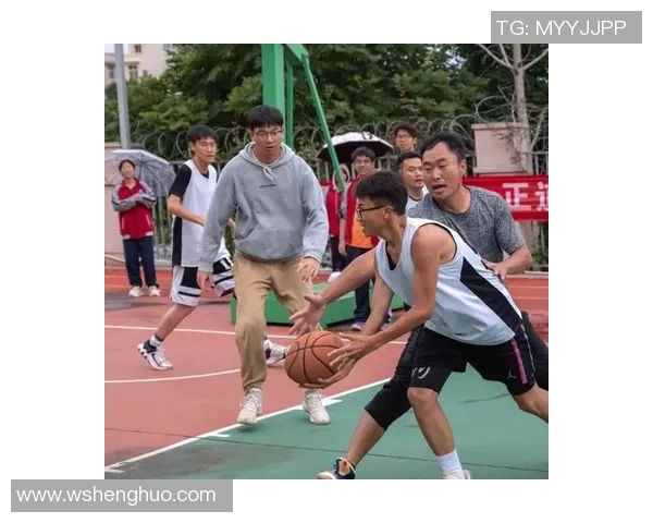 在篮球的世界里感受温柔与力量的交织与碰撞 在篮球的世界里感受温柔与力量的交织与碰撞